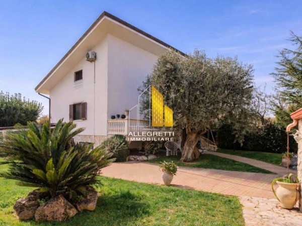 casa indipendente in vendita a Terlizzi in zona Sovereto