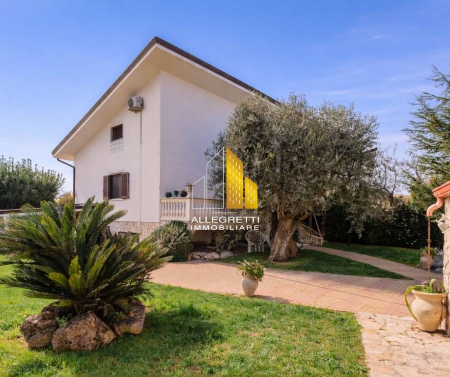 casa indipendente in vendita a Terlizzi in zona Sovereto