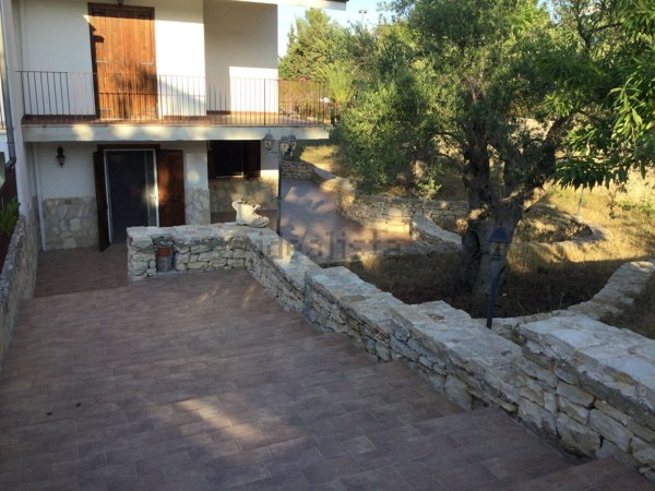 casa indipendente in vendita a Toritto in zona Quasano