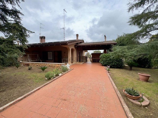 casa indipendente in vendita a Toritto