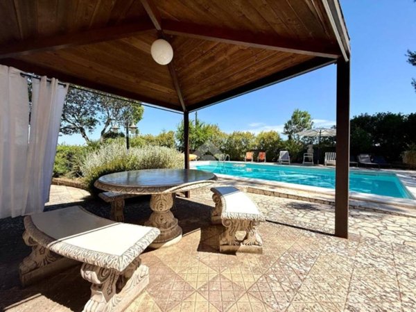 casa indipendente in vendita a Toritto
