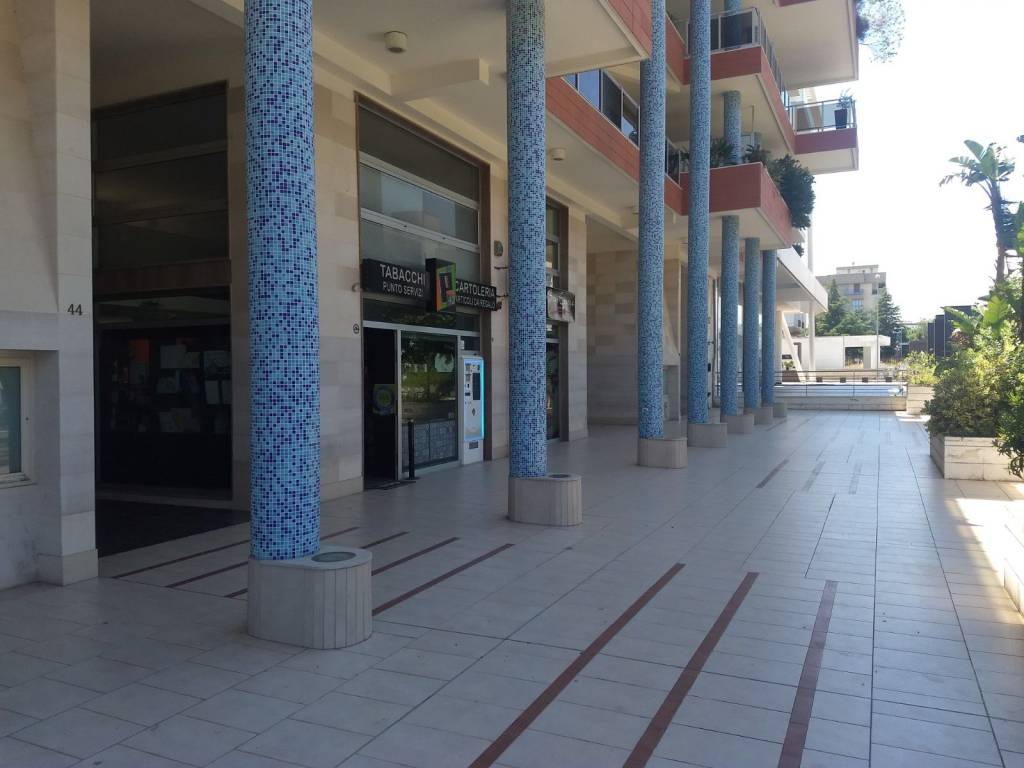 negozio in vendita a Triggiano