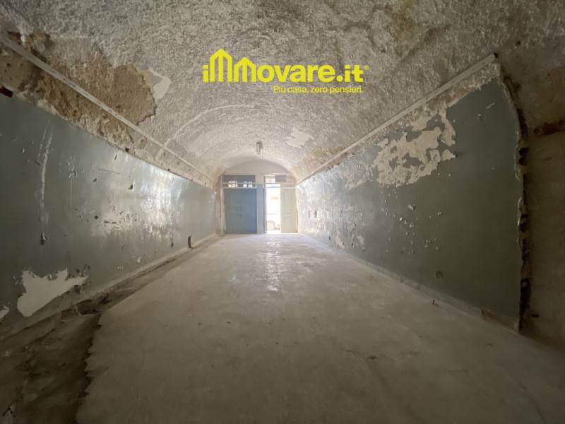 locale commerciale in vendita a Triggiano