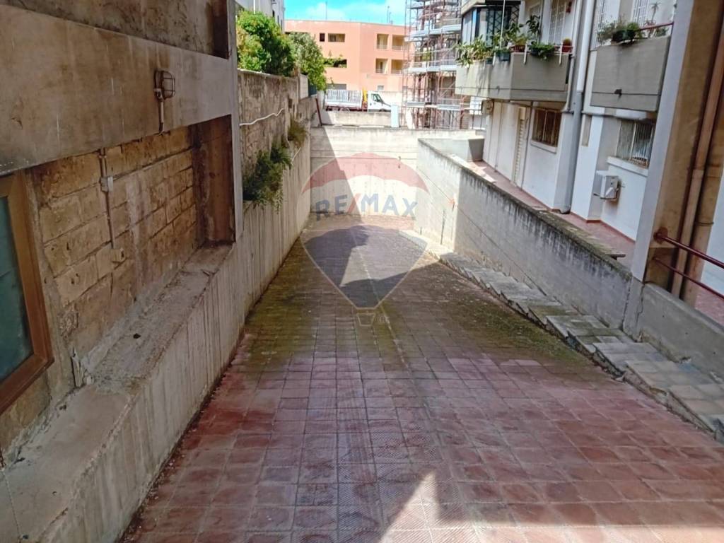 negozio in vendita a Triggiano