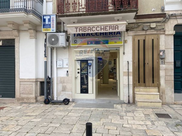 negozio in vendita a Triggiano