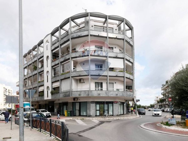 locale commerciale in vendita a Triggiano