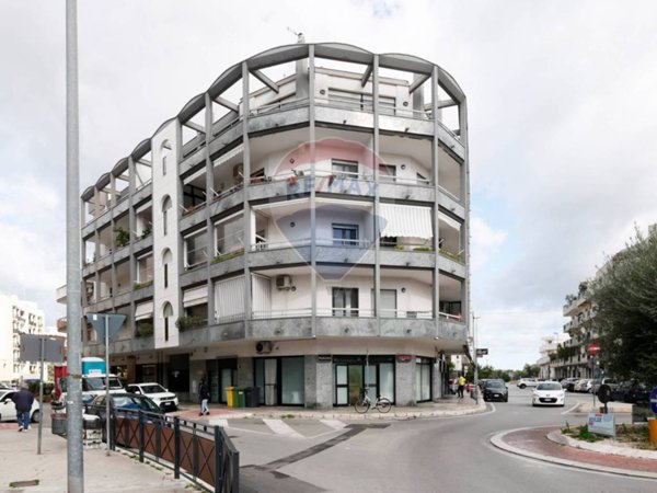 locale commerciale in vendita a Triggiano