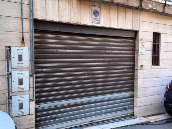 locale commerciale in vendita a Triggiano