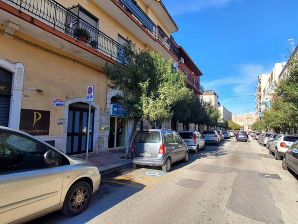 negozio in vendita a Triggiano
