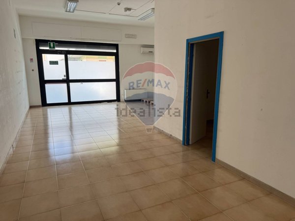 locale commerciale in vendita a Triggiano