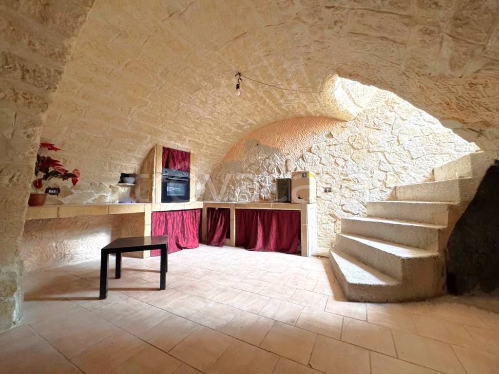locale commerciale in vendita a Triggiano