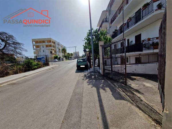 locale commerciale in vendita a Triggiano