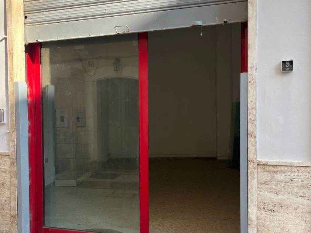 negozio in vendita a Triggiano