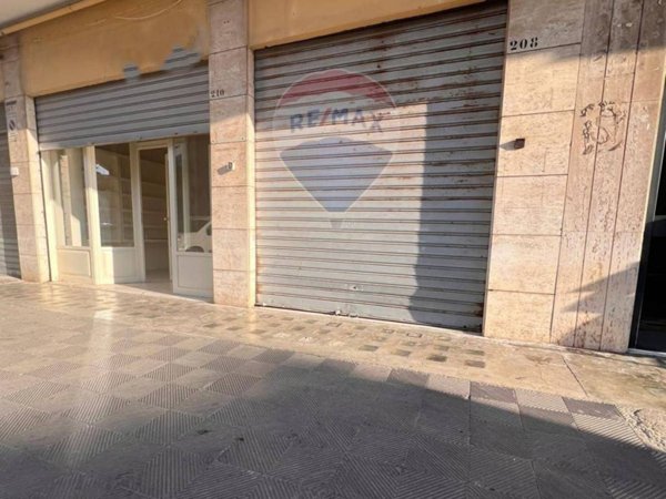 negozio in vendita a Triggiano