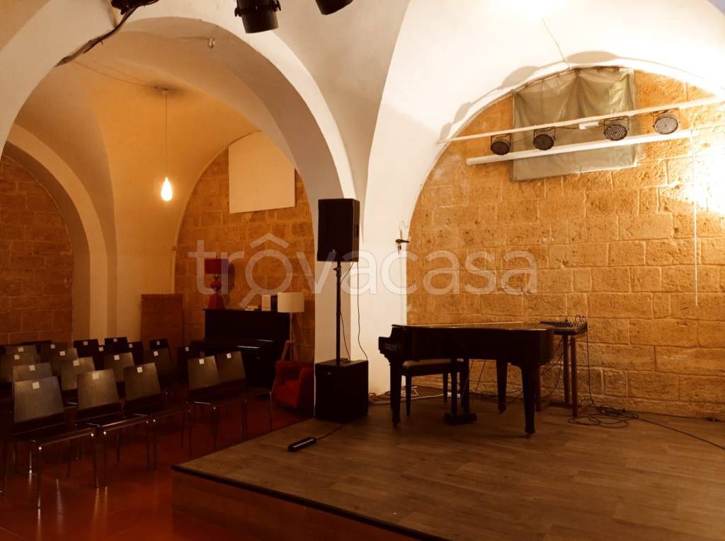 negozio in vendita a Triggiano