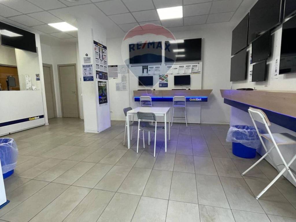 negozio in vendita a Triggiano