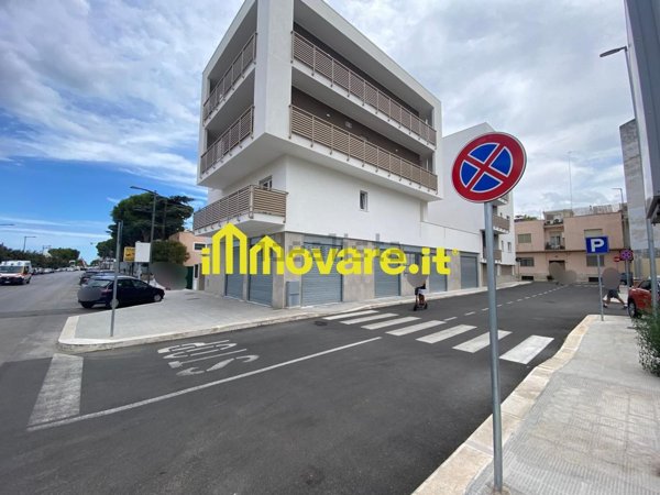 locale commerciale in vendita a Triggiano