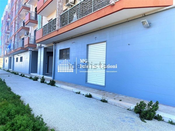 locale commerciale in vendita a Triggiano