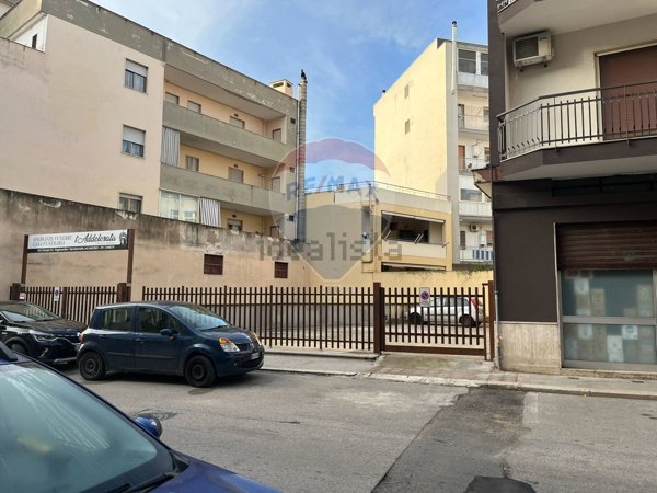 locale di sgombero in vendita a Triggiano