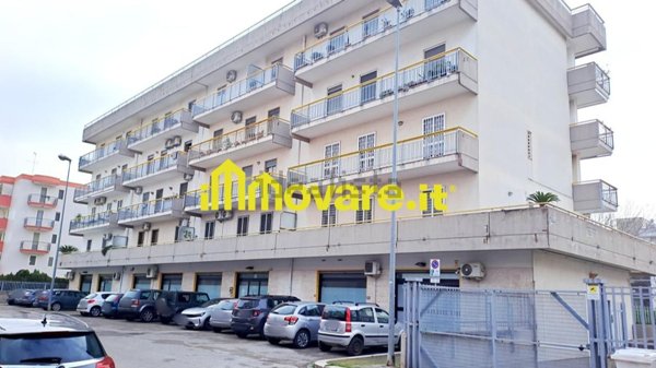 locale commerciale in vendita a Triggiano