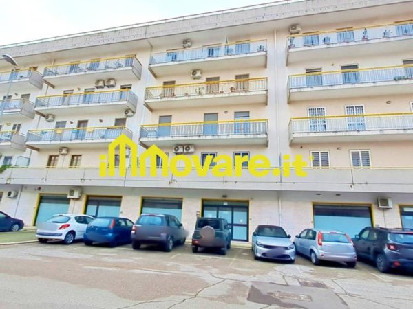 negozio in vendita a Triggiano