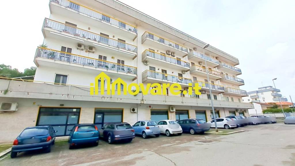 negozio in vendita a Triggiano