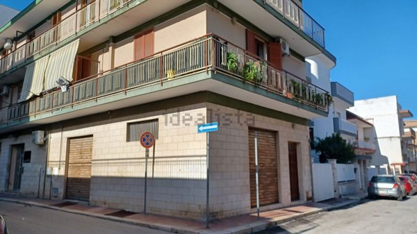 locale commerciale in vendita a Triggiano