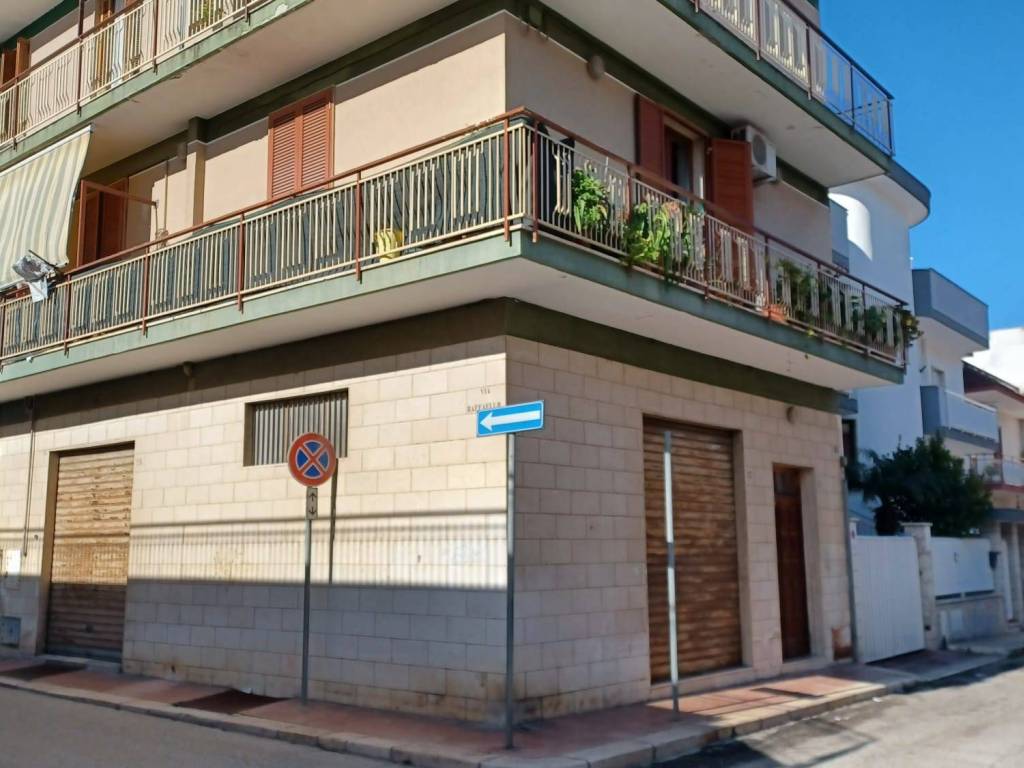 negozio in vendita a Triggiano