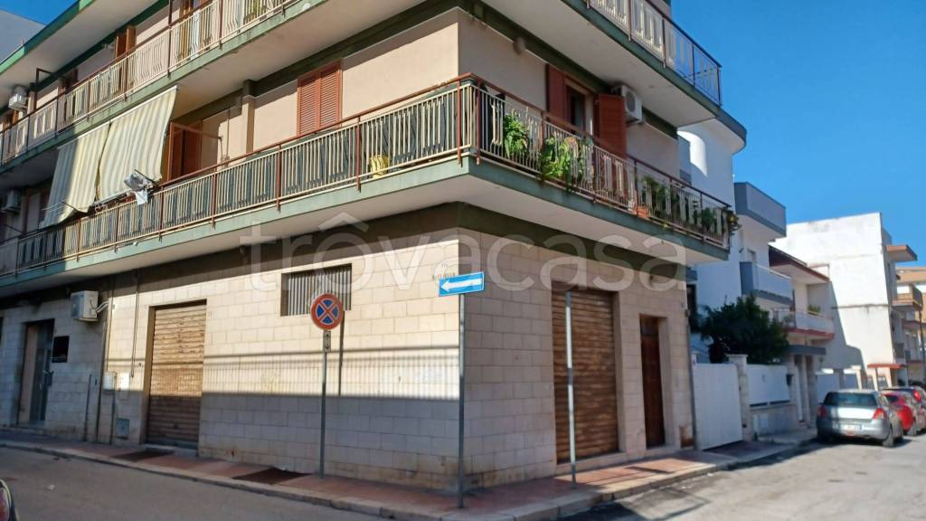 negozio in vendita a Triggiano