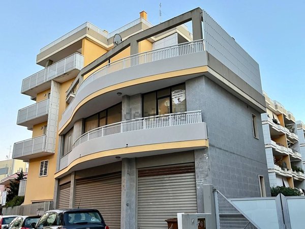 locale commerciale in vendita a Triggiano