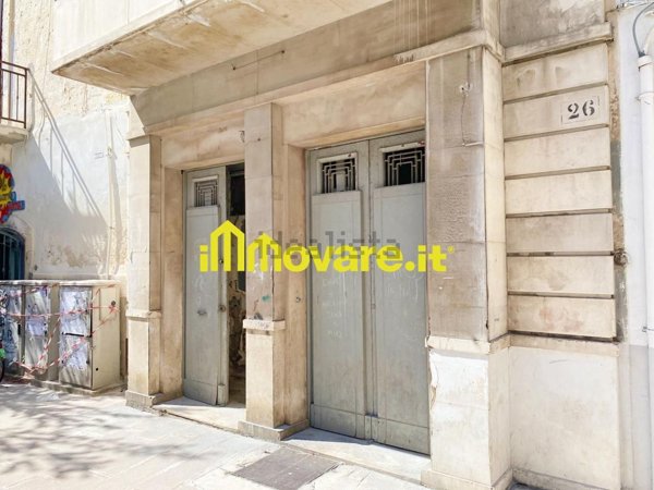 locale commerciale in vendita a Triggiano