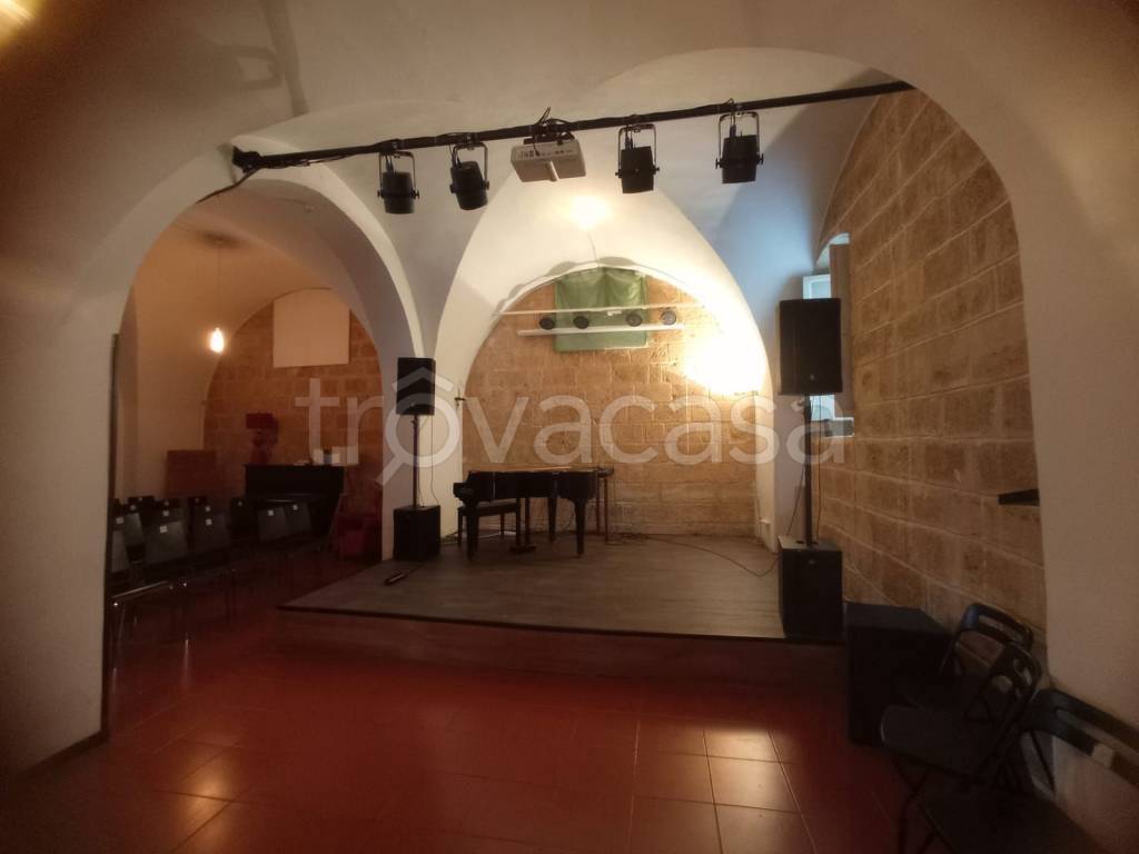 negozio in vendita a Triggiano