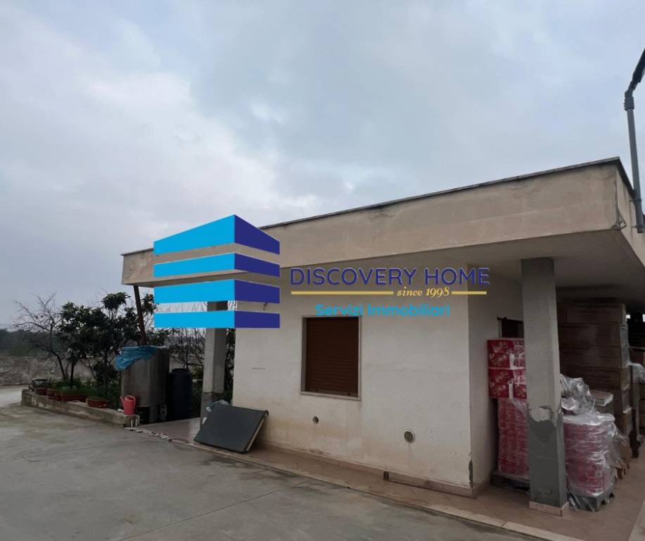 locale commerciale in vendita a Triggiano