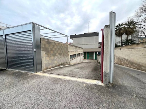 locale commerciale in vendita a Triggiano
