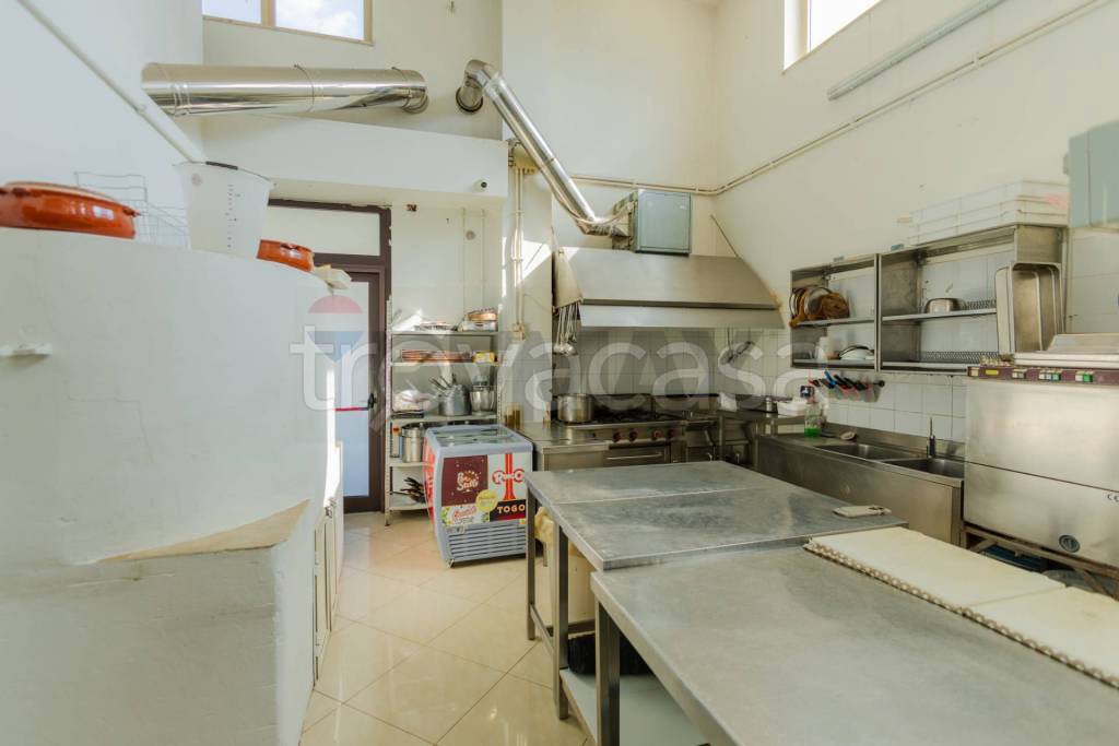 negozio in vendita a Triggiano