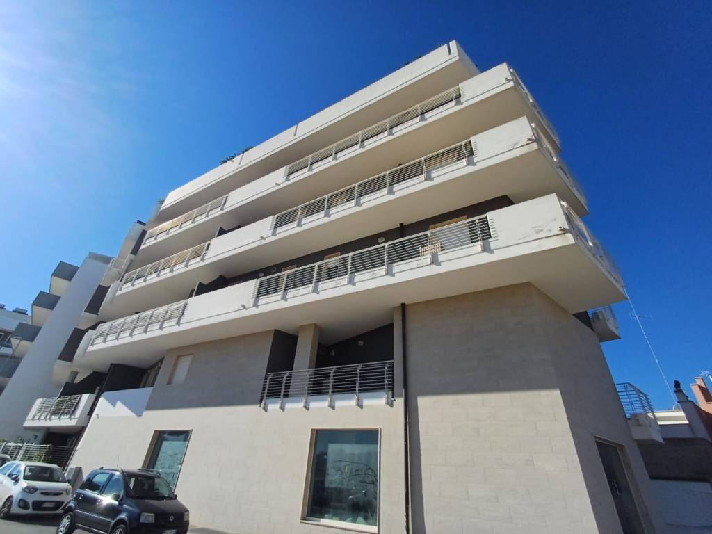 negozio in vendita a Triggiano