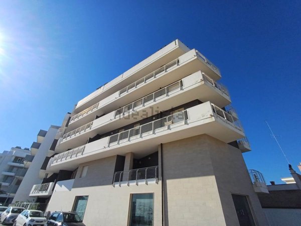 locale commerciale in vendita a Triggiano