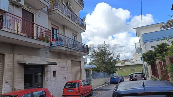 locale di sgombero in vendita a Triggiano