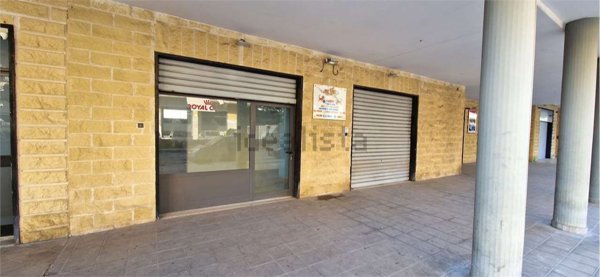 locale commerciale in vendita a Triggiano