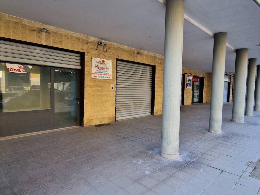 negozio in vendita a Triggiano