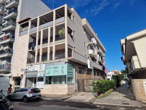 negozio in vendita a Triggiano