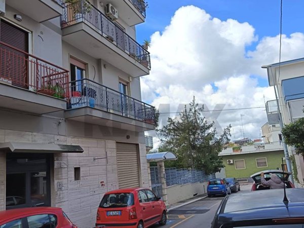locale commerciale in vendita a Triggiano