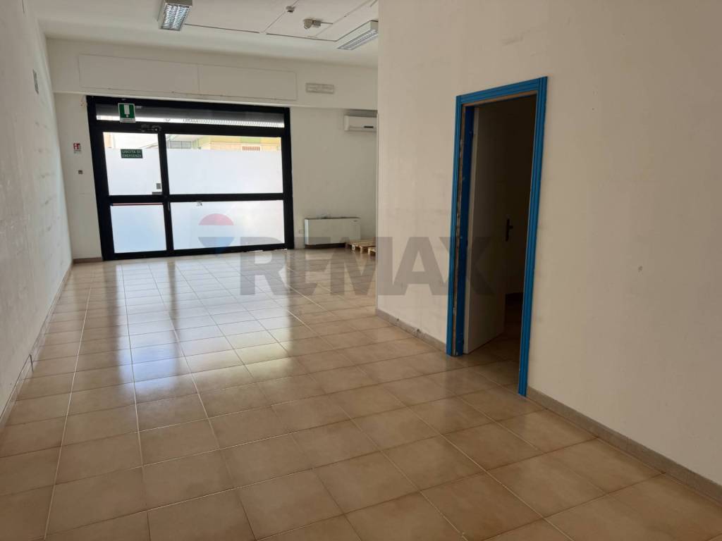negozio in vendita a Triggiano