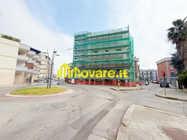 locale commerciale in vendita a Triggiano