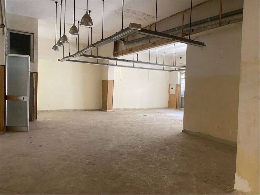 negozio in vendita a Triggiano