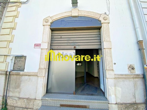 locale commerciale in vendita a Triggiano