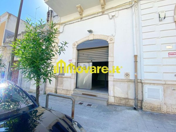 locale commerciale in vendita a Triggiano