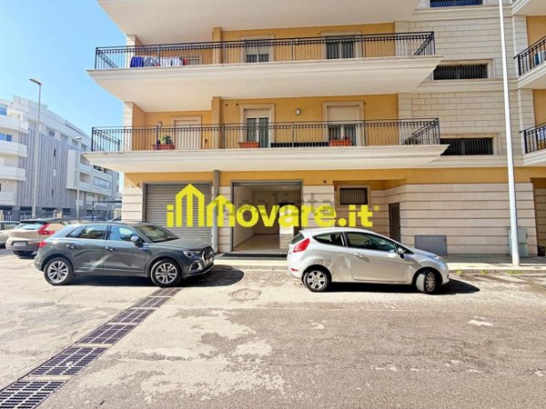 locale commerciale in vendita a Triggiano