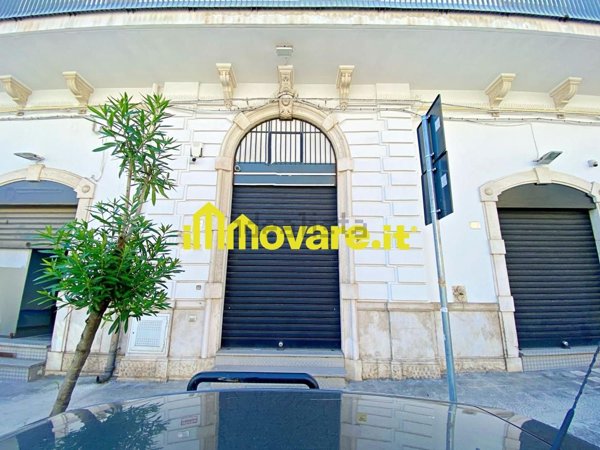 locale commerciale in vendita a Triggiano