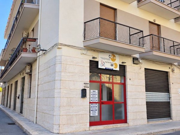 locale commerciale in vendita a Triggiano